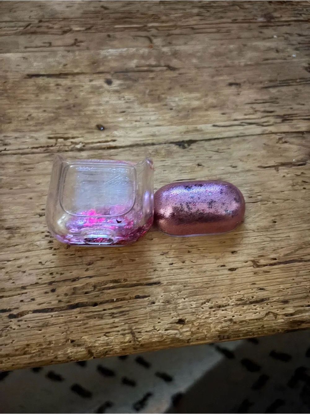 Apple AirPods Charging Case with Kate Spade Glitter Cover